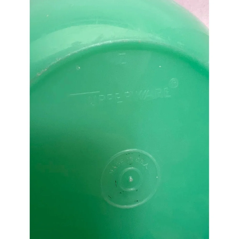 Vintage Tupperware Green Round Storage Bowl with Lid 237-17 Made in USA